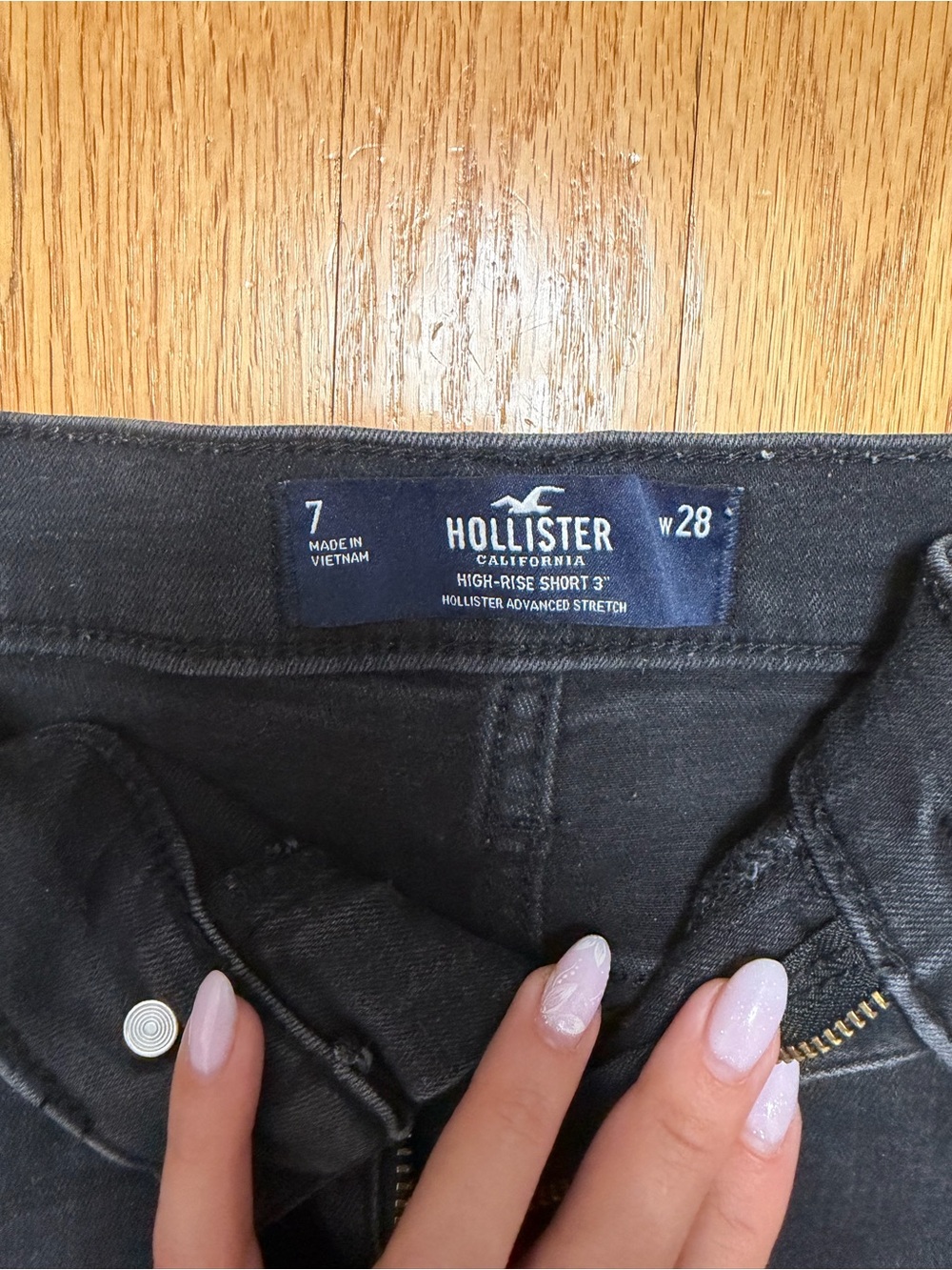 Hollister Jean Shorts - Picture 2 of 3